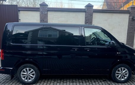 Volkswagen Multivan T6 рестайлинг, 2018 год, 4 350 000 рублей, 2 фотография