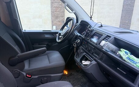 Volkswagen Multivan T6 рестайлинг, 2018 год, 4 350 000 рублей, 9 фотография