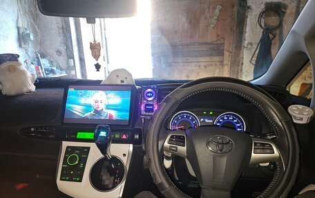 Toyota Wish II, 2013 год, 1 380 000 рублей, 23 фотография