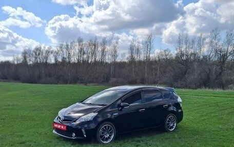 Toyota Prius Alpha I (ZVW40/41), 2013 год, 1 300 000 рублей, 1 фотография