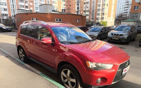 Mitsubishi Outlander III рестайлинг 3, 2010 год, 1 100 000 рублей, 10 фотография