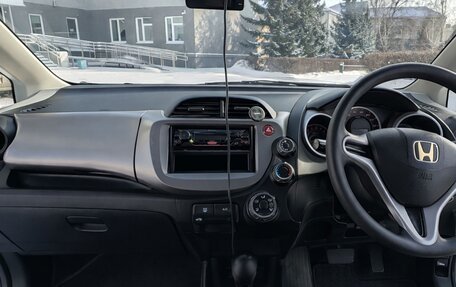 Honda Fit III, 2010 год, 690 000 рублей, 5 фотография