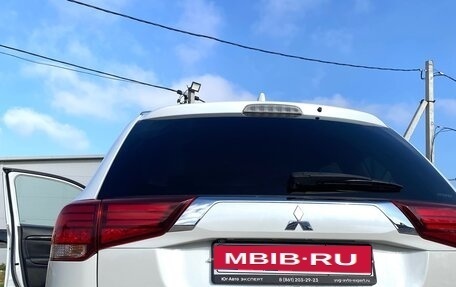 Mitsubishi Outlander III рестайлинг 3, 2018 год, 2 220 000 рублей, 2 фотография