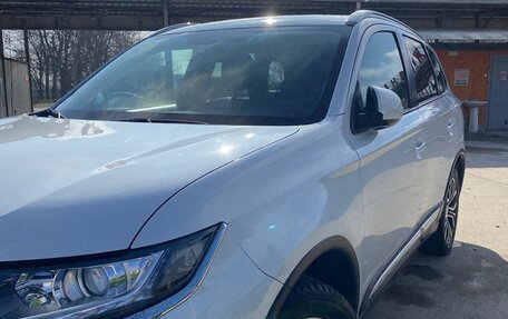 Mitsubishi Outlander III рестайлинг 3, 2018 год, 2 220 000 рублей, 11 фотография