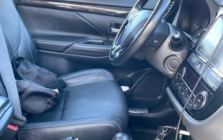 Mitsubishi Outlander III рестайлинг 3, 2018 год, 2 220 000 рублей, 15 фотография