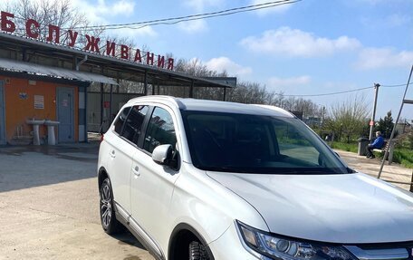 Mitsubishi Outlander III рестайлинг 3, 2018 год, 2 220 000 рублей, 7 фотография