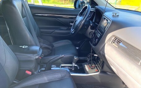 Mitsubishi Outlander III рестайлинг 3, 2018 год, 2 220 000 рублей, 13 фотография