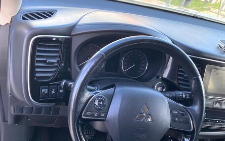 Mitsubishi Outlander III рестайлинг 3, 2018 год, 2 220 000 рублей, 12 фотография