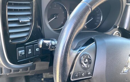 Mitsubishi Outlander III рестайлинг 3, 2018 год, 2 220 000 рублей, 14 фотография