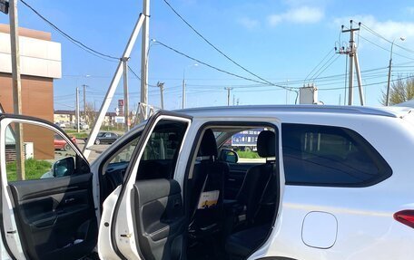 Mitsubishi Outlander III рестайлинг 3, 2018 год, 2 220 000 рублей, 10 фотография