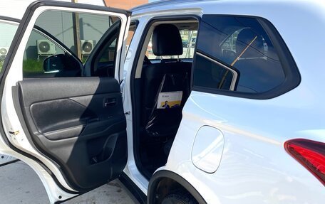 Mitsubishi Outlander III рестайлинг 3, 2018 год, 2 220 000 рублей, 23 фотография