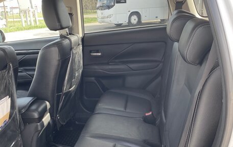 Mitsubishi Outlander III рестайлинг 3, 2018 год, 2 220 000 рублей, 21 фотография