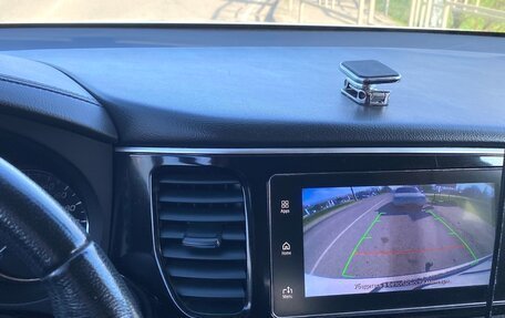 Mitsubishi Outlander III рестайлинг 3, 2018 год, 2 220 000 рублей, 18 фотография