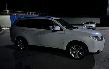 Mitsubishi Outlander III рестайлинг 3, 2012 год, 1 400 000 рублей, 3 фотография