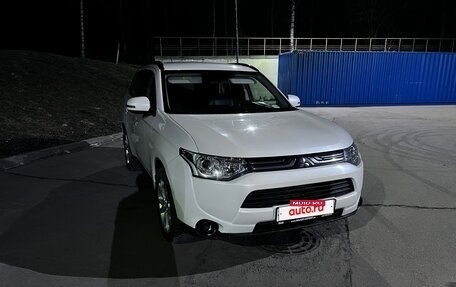Mitsubishi Outlander III рестайлинг 3, 2012 год, 1 400 000 рублей, 2 фотография