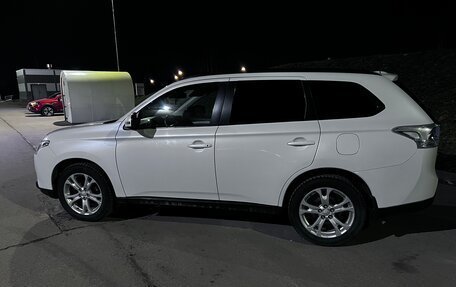 Mitsubishi Outlander III рестайлинг 3, 2012 год, 1 400 000 рублей, 7 фотография