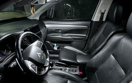 Mitsubishi Outlander III рестайлинг 3, 2012 год, 1 400 000 рублей, 9 фотография