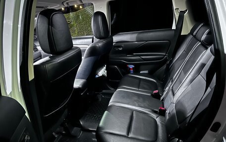 Mitsubishi Outlander III рестайлинг 3, 2012 год, 1 400 000 рублей, 10 фотография