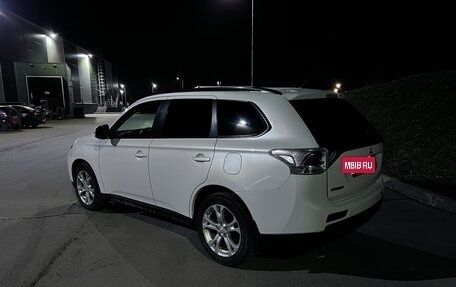 Mitsubishi Outlander III рестайлинг 3, 2012 год, 1 400 000 рублей, 6 фотография