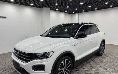 Volkswagen T-Roc I, 2022 год, 1 900 000 рублей, 1 фотография