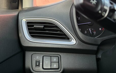 Hyundai Solaris II рестайлинг, 2018 год, 1 150 000 рублей, 13 фотография