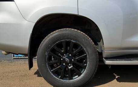 Toyota Land Cruiser Prado 150 рестайлинг 2, 2020 год, 6 150 000 рублей, 11 фотография