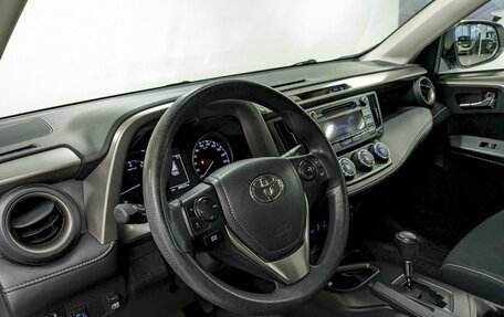 Toyota RAV4, 2017 год, 2 250 000 рублей, 13 фотография