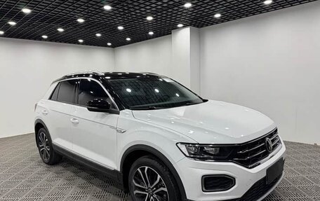 Volkswagen T-Roc I, 2022 год, 1 900 000 рублей, 3 фотография