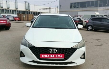 Hyundai Solaris II рестайлинг, 2020 год, 900 000 рублей, 3 фотография