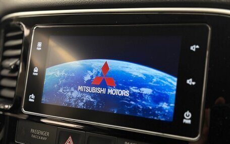 Mitsubishi Outlander III рестайлинг 3, 2018 год, 2 199 900 рублей, 11 фотография