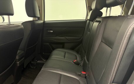 Mitsubishi Outlander III рестайлинг 3, 2018 год, 2 199 900 рублей, 19 фотография