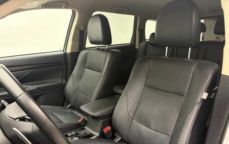 Mitsubishi Outlander III рестайлинг 3, 2018 год, 2 199 900 рублей, 18 фотография