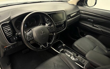 Mitsubishi Outlander III рестайлинг 3, 2018 год, 2 199 900 рублей, 17 фотография