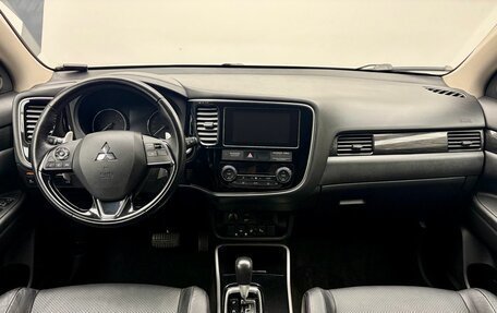 Mitsubishi Outlander III рестайлинг 3, 2018 год, 2 199 900 рублей, 16 фотография