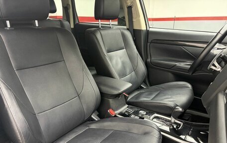 Mitsubishi Outlander III рестайлинг 3, 2018 год, 2 199 900 рублей, 22 фотография