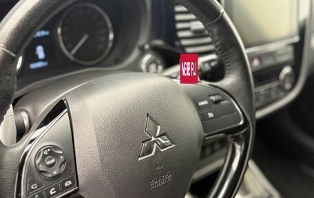 Mitsubishi Outlander III рестайлинг 3, 2018 год, 2 199 900 рублей, 15 фотография