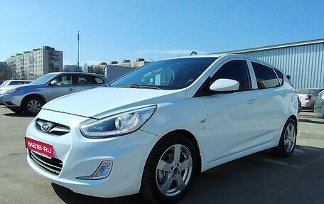 Hyundai Solaris II рестайлинг, 2014 год, 800 000 рублей, 1 фотография