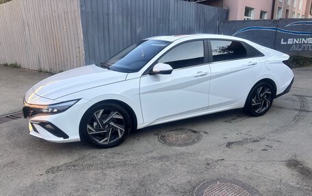 Hyundai Elantra, 2023 год, 2 100 000 рублей, 2 фотография