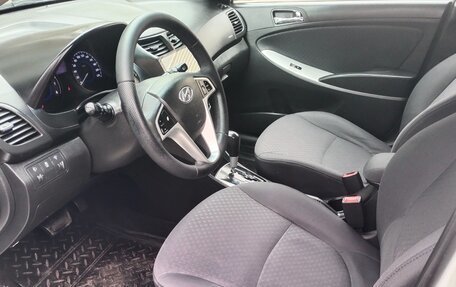 Hyundai Solaris II рестайлинг, 2014 год, 800 000 рублей, 13 фотография