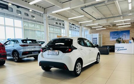 Toyota Yaris, 2021 год, 1 129 000 рублей, 6 фотография