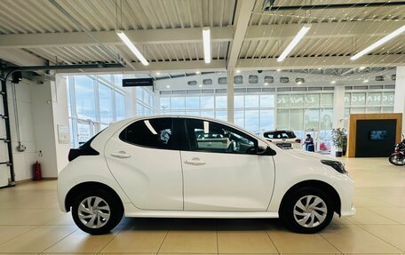 Toyota Yaris, 2021 год, 1 129 000 рублей, 7 фотография