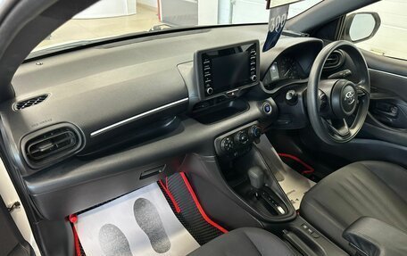 Toyota Yaris, 2021 год, 1 129 000 рублей, 13 фотография