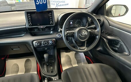 Toyota Yaris, 2021 год, 1 129 000 рублей, 15 фотография