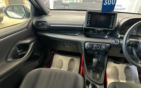 Toyota Yaris, 2021 год, 1 129 000 рублей, 14 фотография