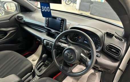 Toyota Yaris, 2021 год, 1 129 000 рублей, 11 фотография