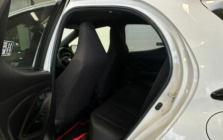 Toyota Yaris, 2021 год, 1 129 000 рублей, 17 фотография