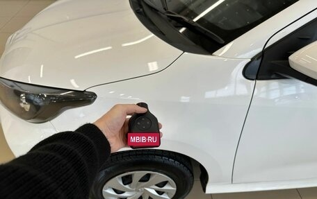 Toyota Yaris, 2021 год, 1 129 000 рублей, 20 фотография