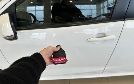 Toyota Yaris, 2021 год, 1 129 000 рублей, 21 фотография