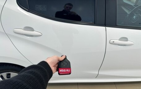 Toyota Yaris, 2021 год, 1 129 000 рублей, 26 фотография