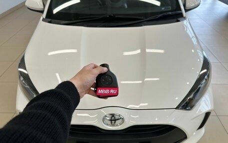 Toyota Yaris, 2021 год, 1 129 000 рублей, 29 фотография
